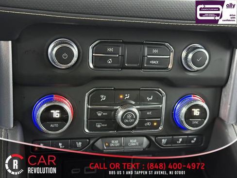 Used 2024 GMC Yukon XL SLT image 28