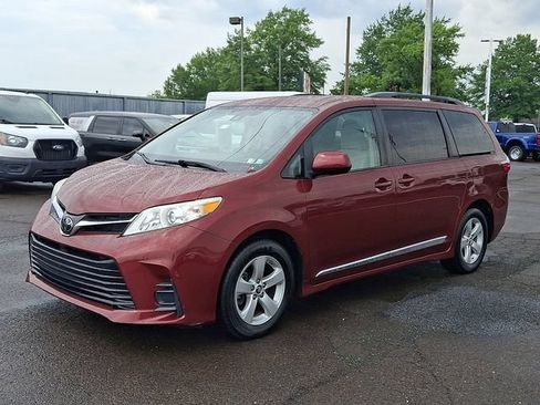Used 2019 Toyota Sienna LE FWD image 3