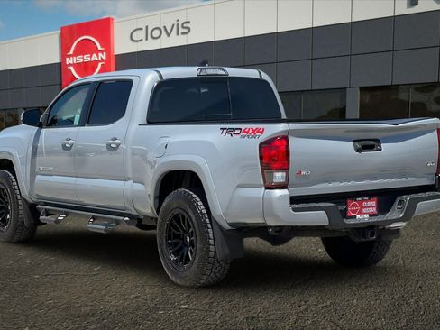 Used 2018 Toyota Tacoma TRD Sport AWD/4WD image 7
