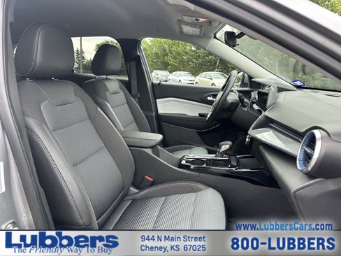 Used 2025 Chevrolet Trax LT w/ LT Convenience Package FWD image 20