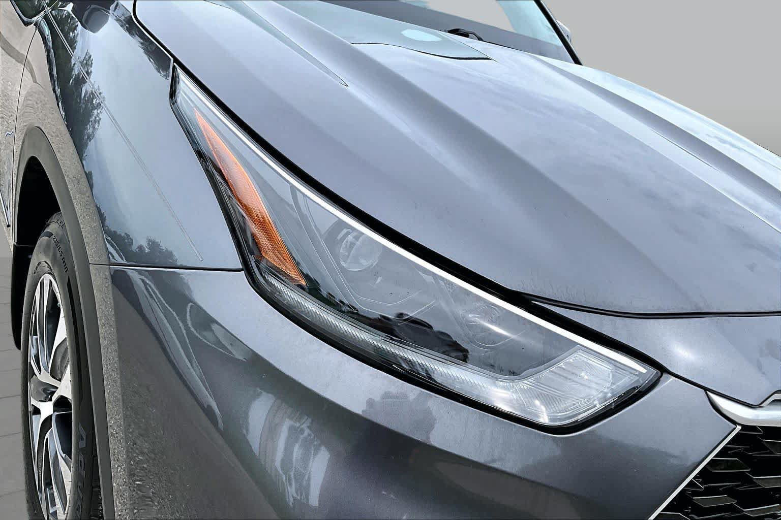 Used 2021 Toyota Highlander XLE AWD/4WD image 28