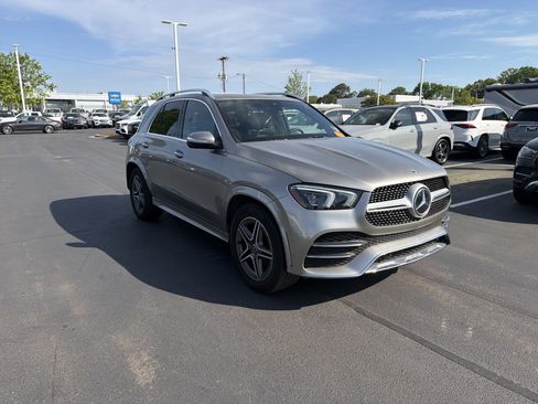 Used 2022 Mercedes-Benz GLE 350 w/ AMG Line Exterior image 2