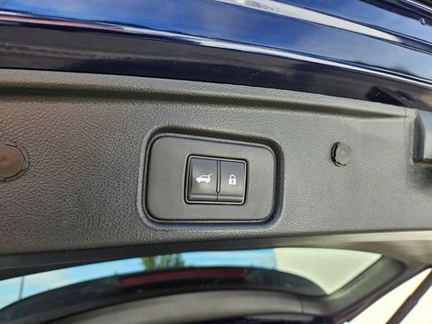 Used 2025 Nissan Pathfinder SV AWD/4WD image 13