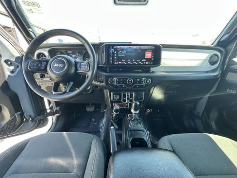 Used 2024 Jeep Wrangler Unlimited AWD/4WD image 30