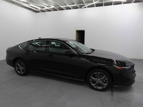 Certified 2023 Honda Accord EX image 4