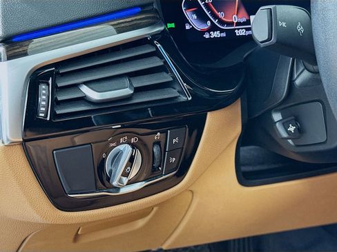 Used 2020 BMW 530i w/ Premium Package RWD image 10