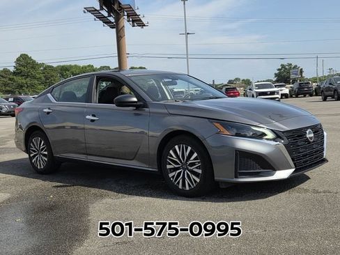 Used 2025 Nissan Altima 2.5 SV FWD image 5