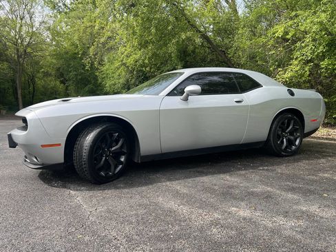 Used 2020 Dodge Challenger SXT w/ Blacktop Package RWD image 15