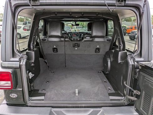 Used 2019 Jeep Wrangler Unlimited Sahara image 13