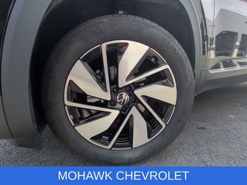 Used 2025 Volkswagen Atlas SEL image 34