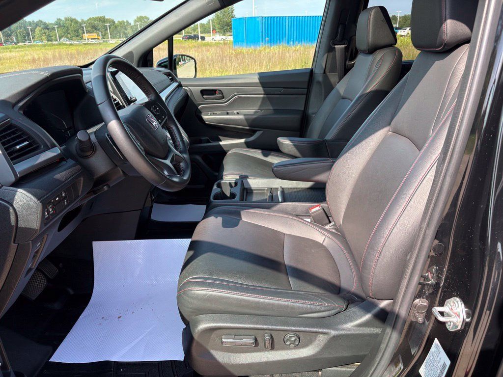 Used 2023 Honda Odyssey Sport image 15