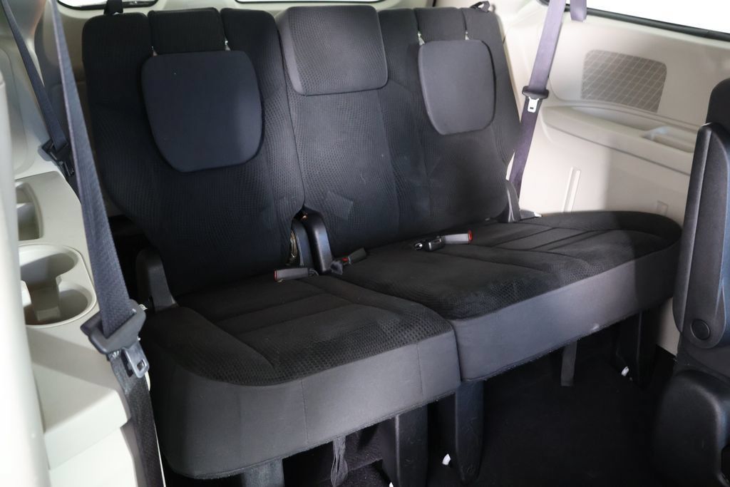 Used 2019 Dodge Grand Caravan SE FWD image 17