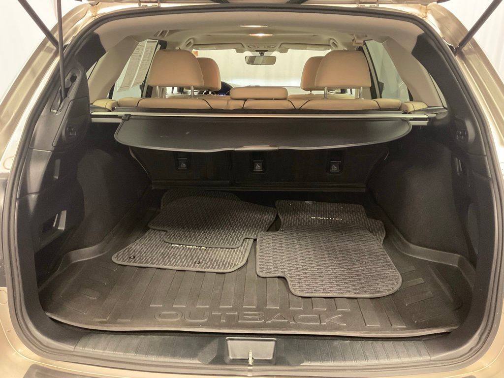 Used 2017 Subaru Outback 2.5i Limited AWD/4WD image 9