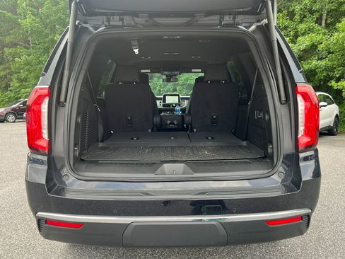 Used 2024 GMC Yukon SLT w/ SLT Luxury Package image 6