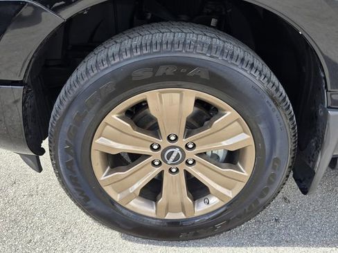 Used 2024 Nissan Titan SV w/ SV Bronze Edition Package AWD/4WD image 9