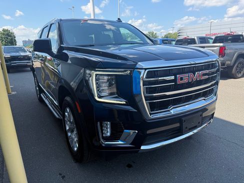 Used 2024 GMC Yukon SLT w/ SLT Premium Package AWD/4WD image 6