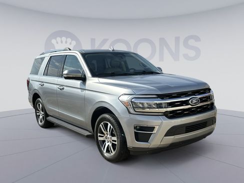 Used 2024 Ford Expedition Limited AWD/4WD image 2