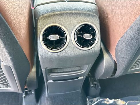 Used 2024 Mercedes-Benz GLB 250 image 19