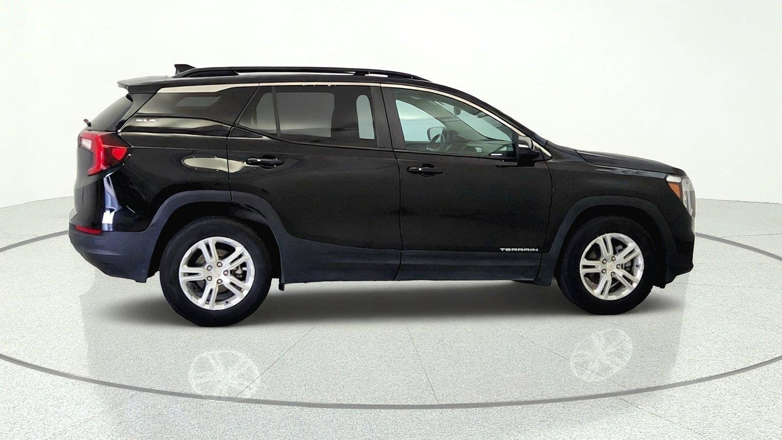 Used 2023 GMC Terrain SLE w/ Driver Convenience Package FWD image 7