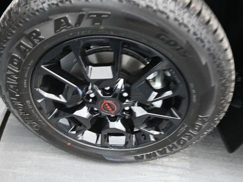 Used 2025 Nissan Armada PRO-4X image 28