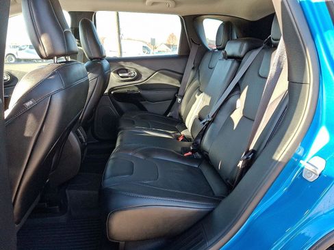 Used 2023 Jeep Cherokee Altitude Lux image 10