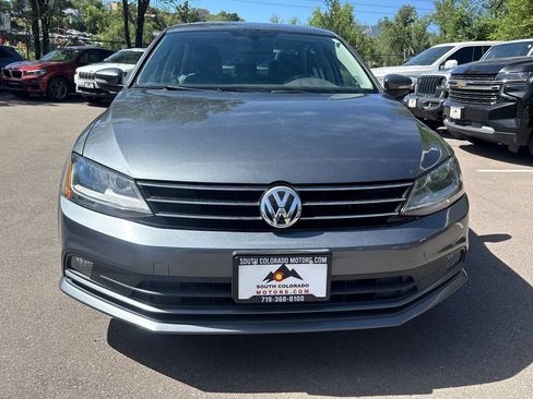 Used 2017 Volkswagen Jetta SEL FWD image 2