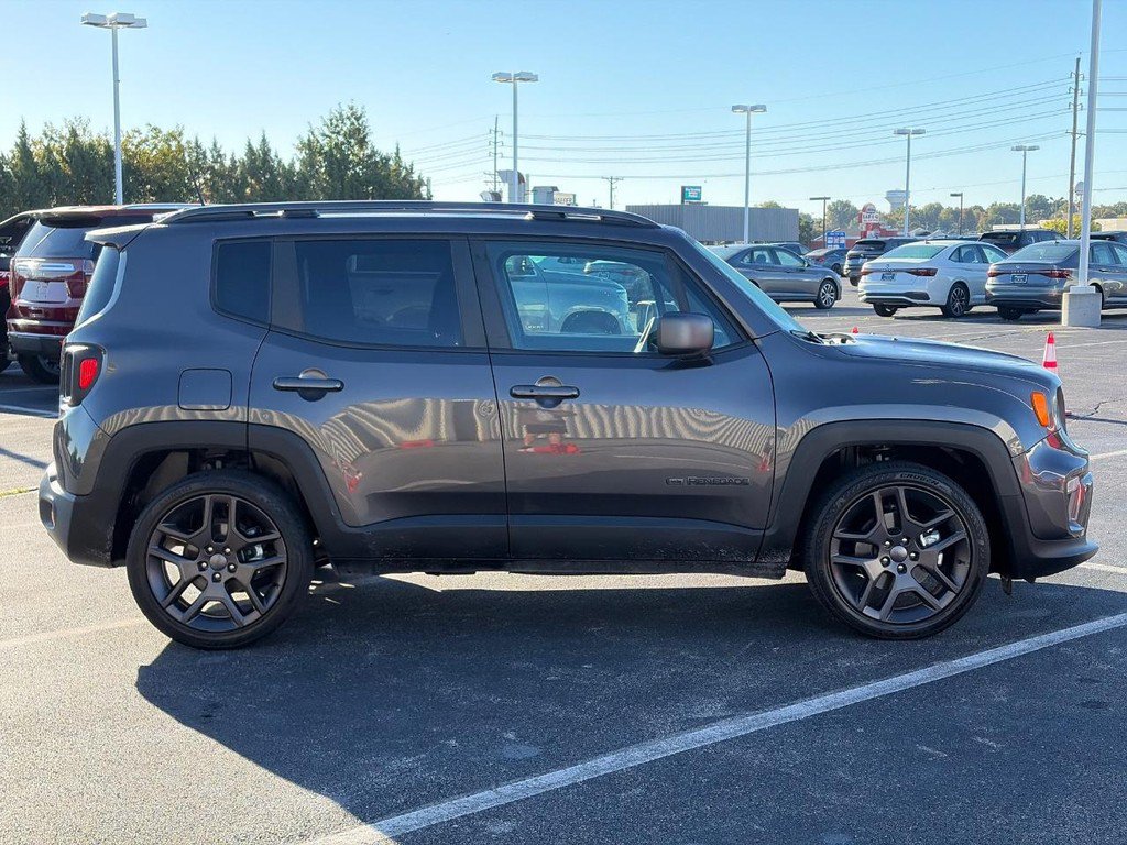 Used 2021 Jeep Renegade Latitude w/ Sun & Sound Group FWD image 4