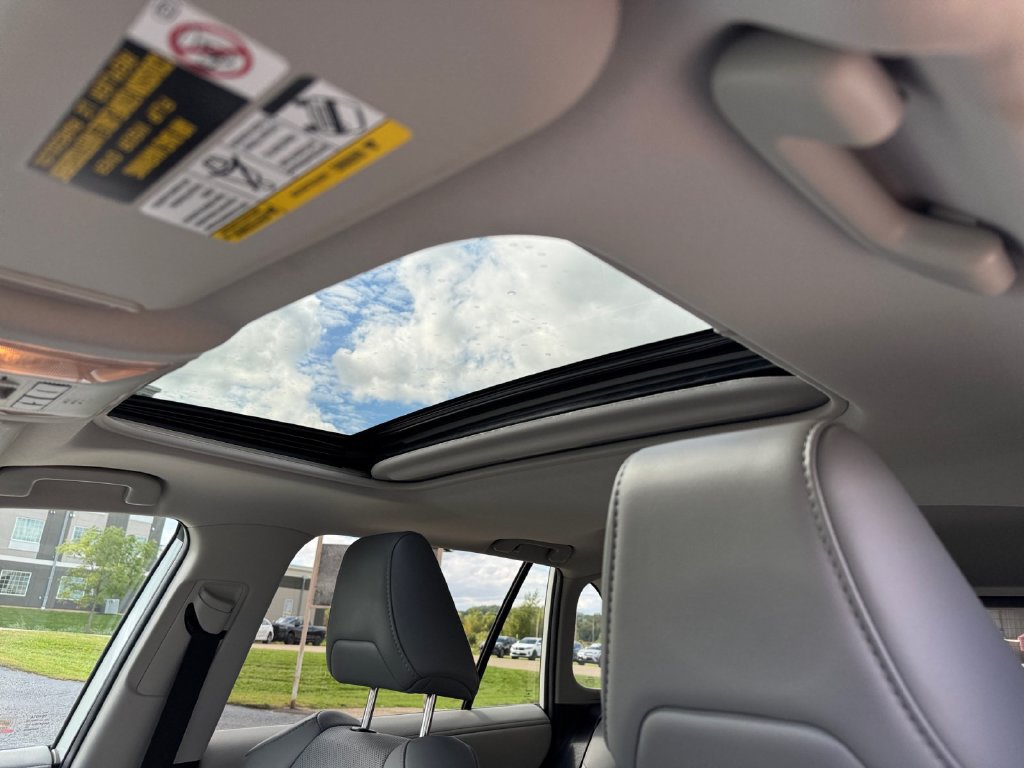 Used 2020 Toyota RAV4 Limited AWD/4WD image 31