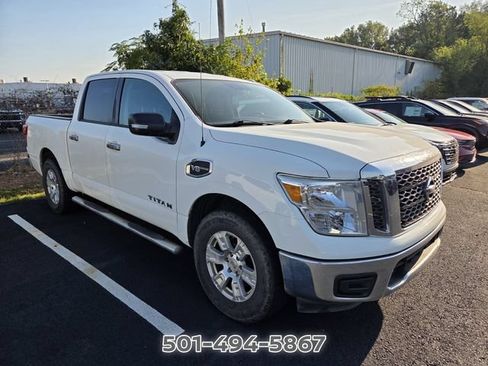 Used 2017 Nissan Titan SV RWD image 3