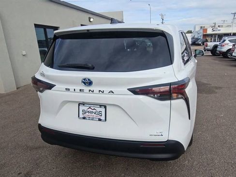 Used 2023 Toyota Sienna LE image 7