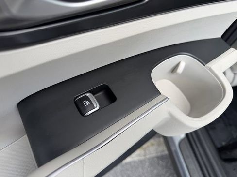 Certified 2025 Kia Sorento S w/ Panoramic Sunroof Package image 30