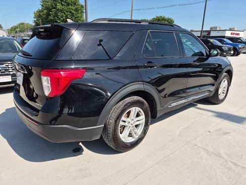 Used 2022 Ford Explorer XLT AWD/4WD image 6