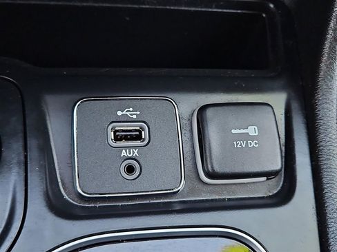 Used 2019 Jeep Cherokee Limited image 10