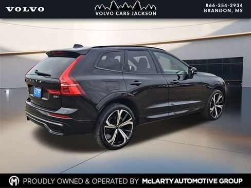 Used 2022 Volvo XC60 B5 R-Design image 4