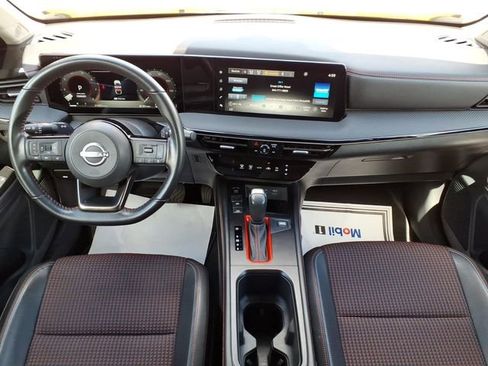 Used 2025 Nissan Kicks SR FWD image 19