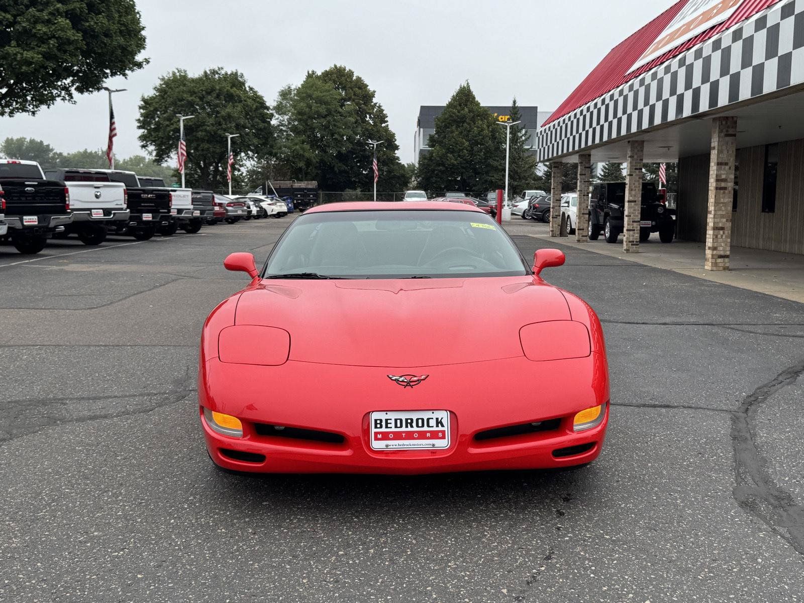 Used 2001 Chevrolet Corvette Coupe w/ Preferred Equipment Group2 RWD image 2