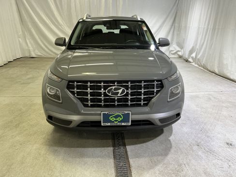 Used 2021 Hyundai Venue SEL w/ Premium Package FWD image 3