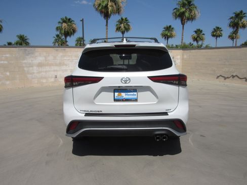 Used 2023 Toyota Highlander XSE FWD image 7
