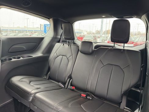 New 2026 Chrysler Pacifica Select image 32