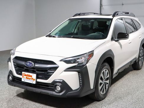 Used 2023 Subaru Outback Premium image 32