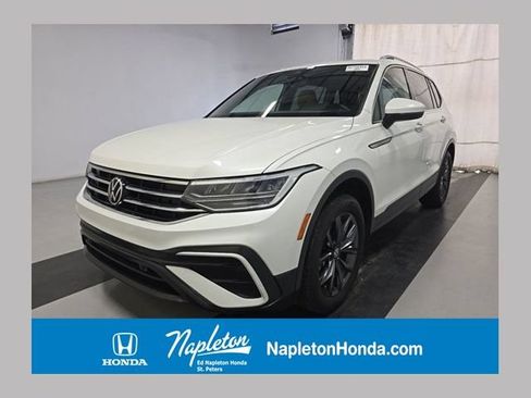 Used 2023 Volkswagen Tiguan SE FWD image 1