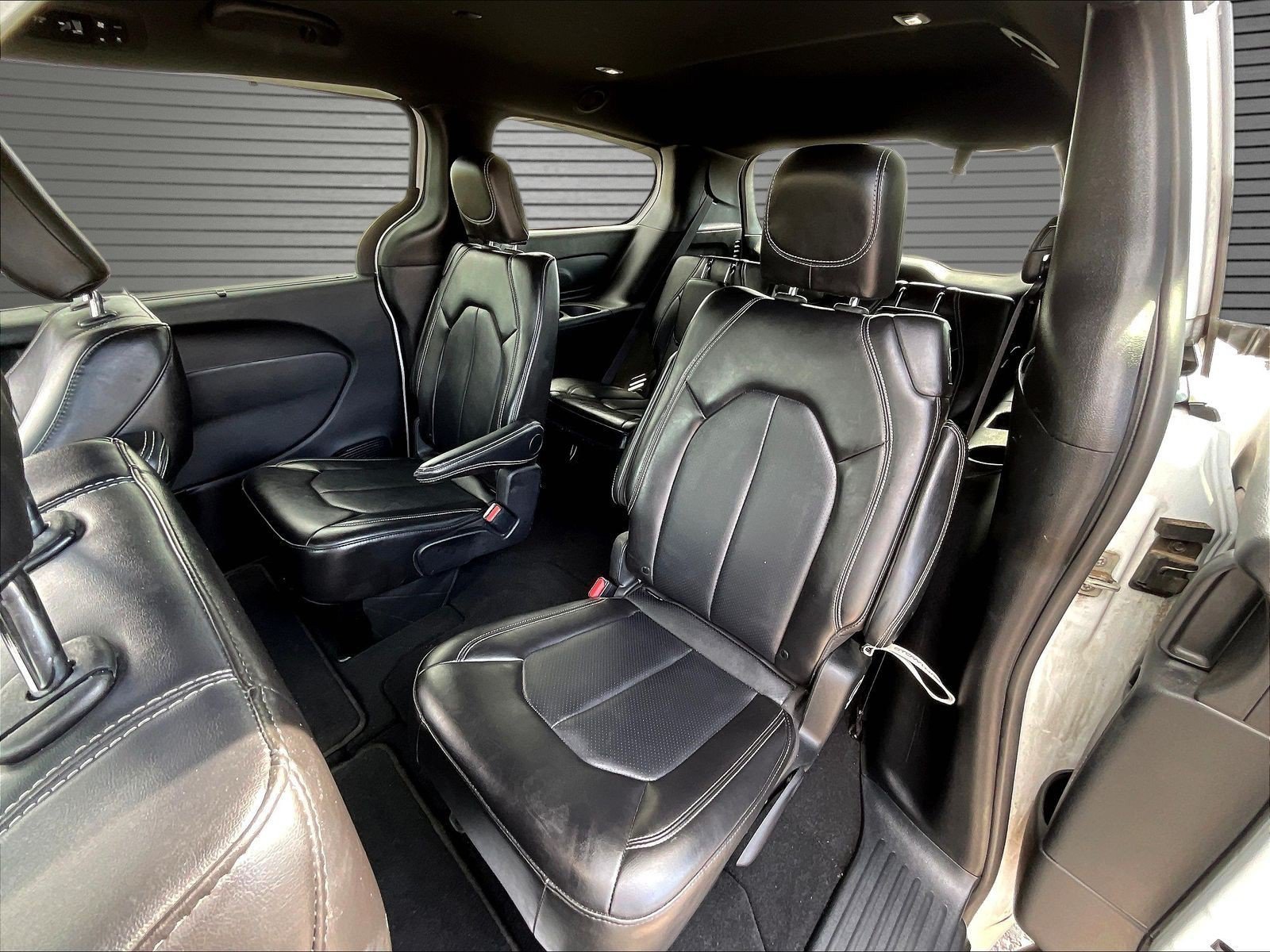 Used 2025 Chrysler Pacifica Select FWD image 20