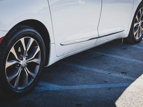 Used 2018 Chrysler Pacifica Limited w/ Tire & Wheel Group image 33