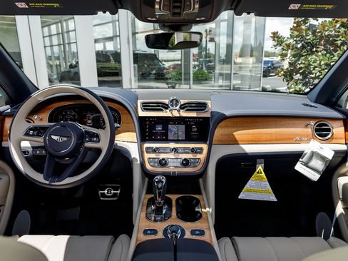 New 2025 Bentley Bentayga Extended Wheelbase image 33