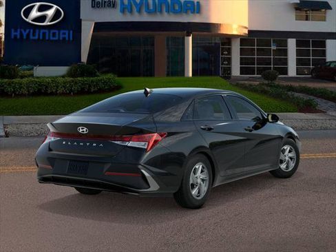 New 2026 Hyundai Elantra SE image 4