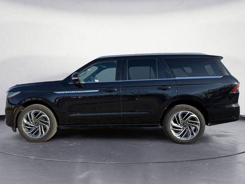 Used 2025 Lincoln Navigator Reserve AWD/4WD image 16