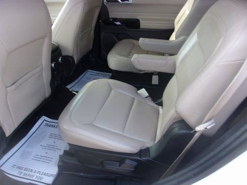 Used 2022 Ford Explorer XLT w/ Equipment Group 202A image 13