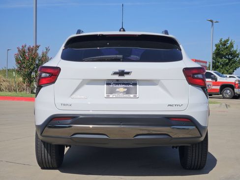 New 2026 Chevrolet Trax ACTIV w/ Sunroof Package FWD image 8