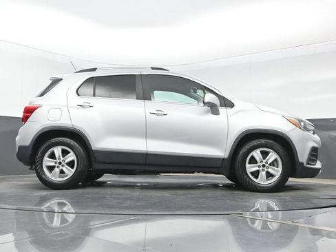 Used 2020 Chevrolet Trax LT FWD image 28