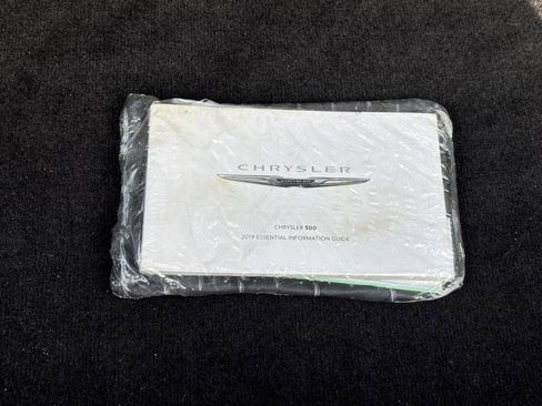 Used 2019 Chrysler 300 Limited image 37